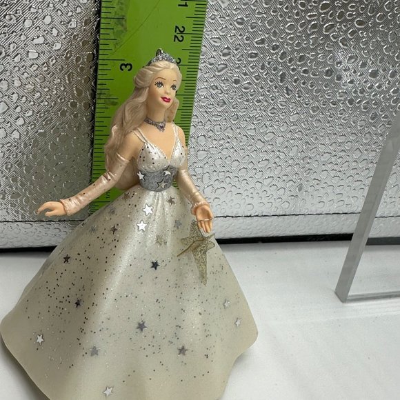 Hallmark Keepsake Ornament Celebration Barbie 2001 Edition Collectors Series - Picture 5 of 6
